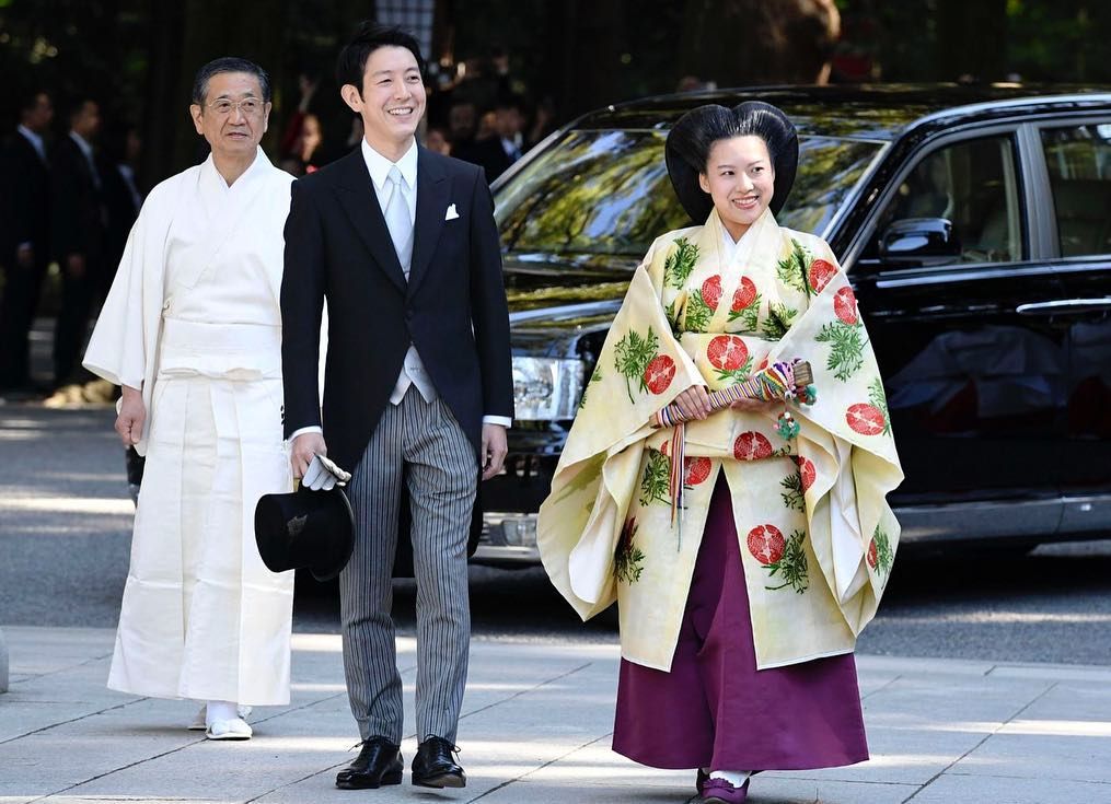 Како акисино. Принцесса выходит. Принцесса выходит. Принцесса мако акисино фото. Принцесса выходит.