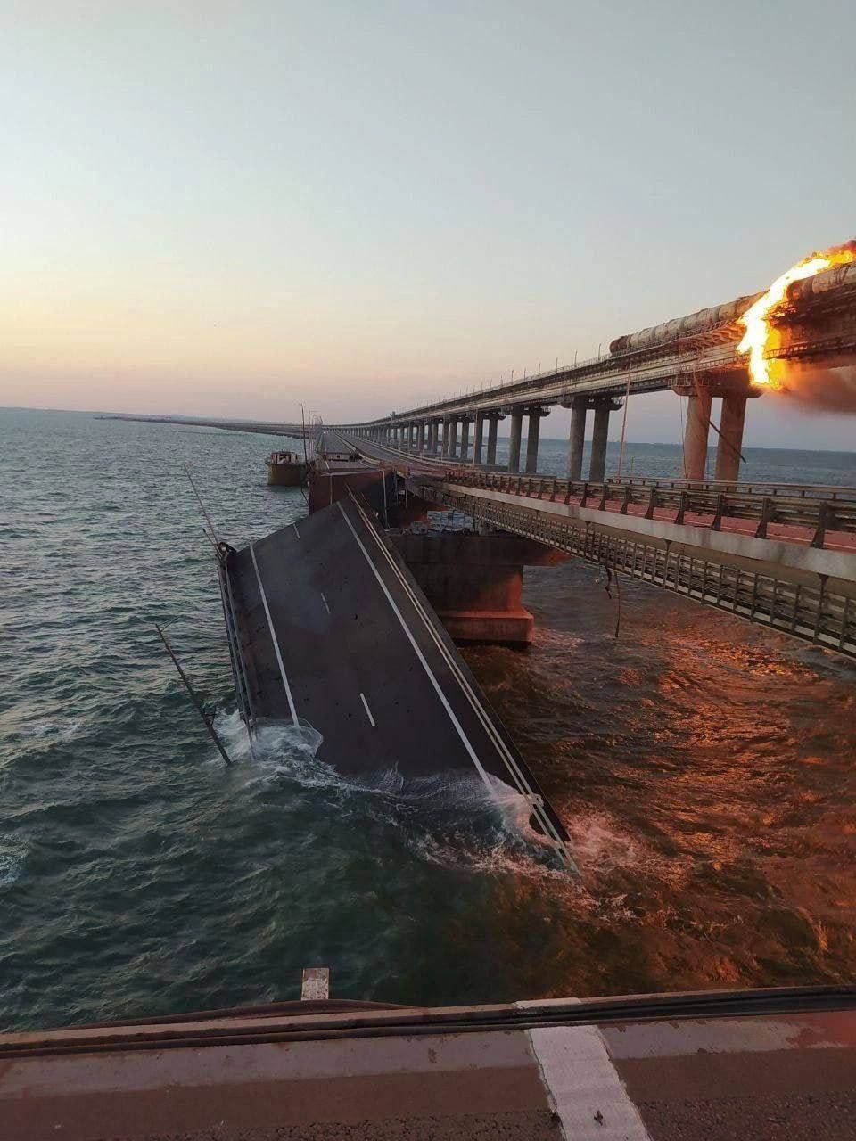 Взрыв на Крымском мосту: видео с места и последние данные