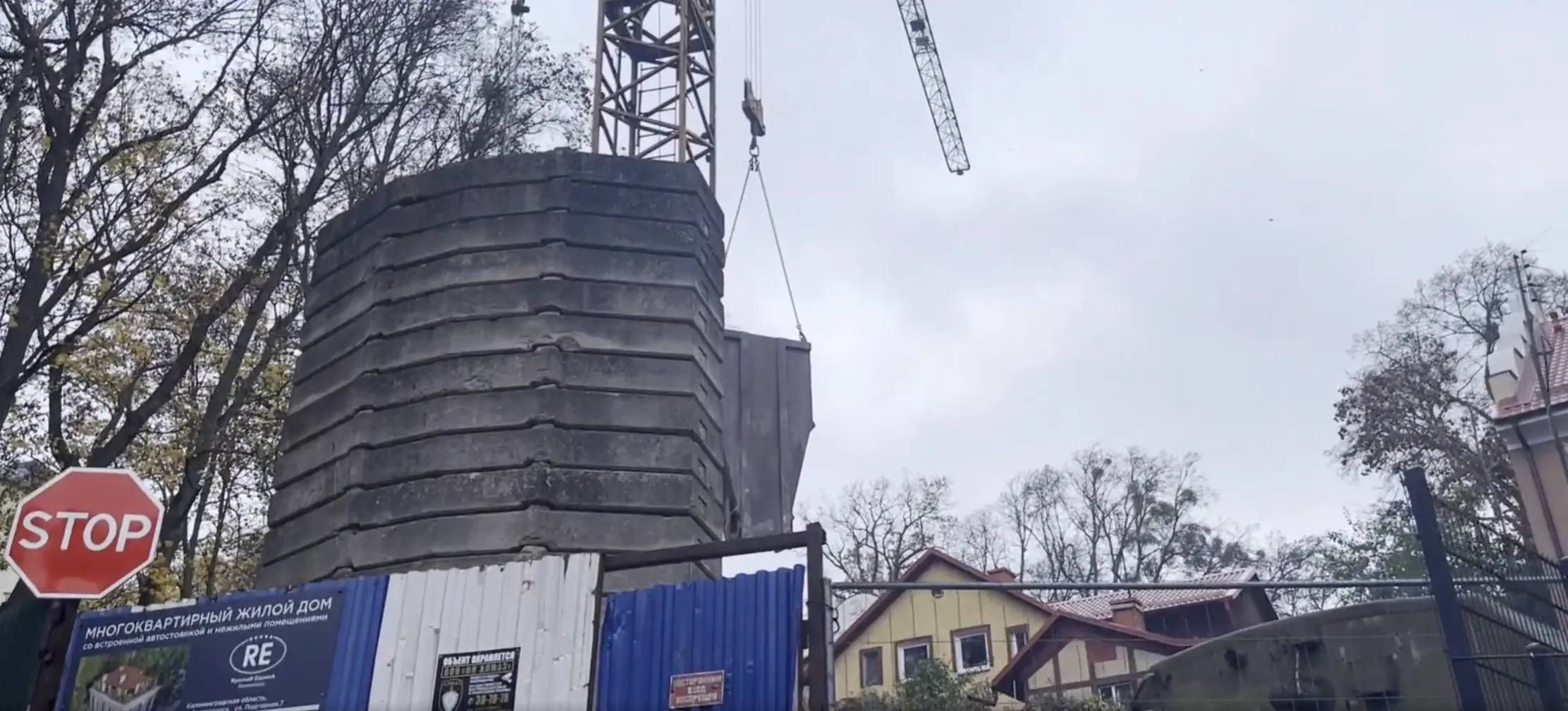 В центре Светлогорска разрушается столетний дом из-за соседнего  строительства