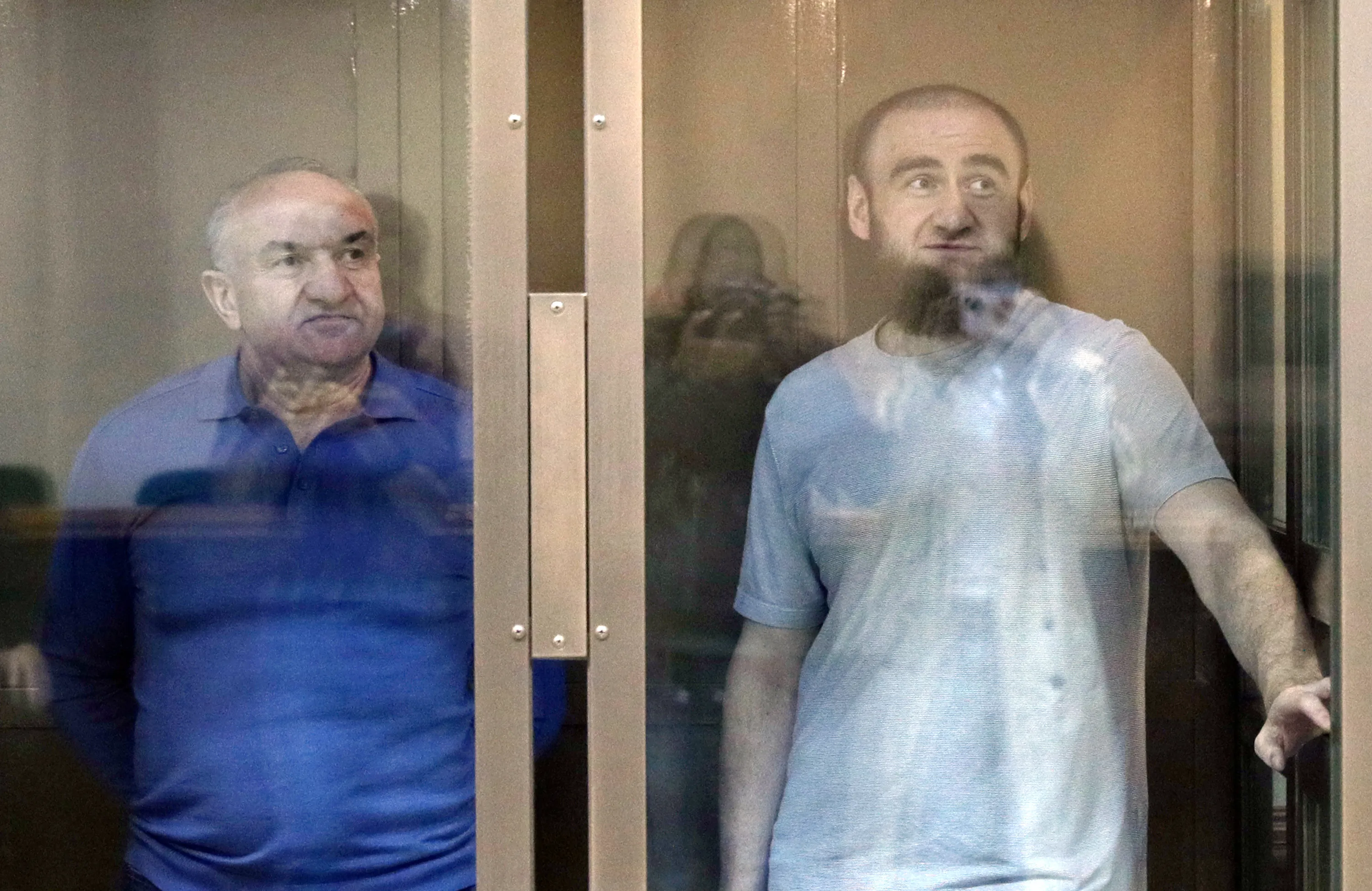Рауф Арашуков судится с колонией «Черный дельфин»
