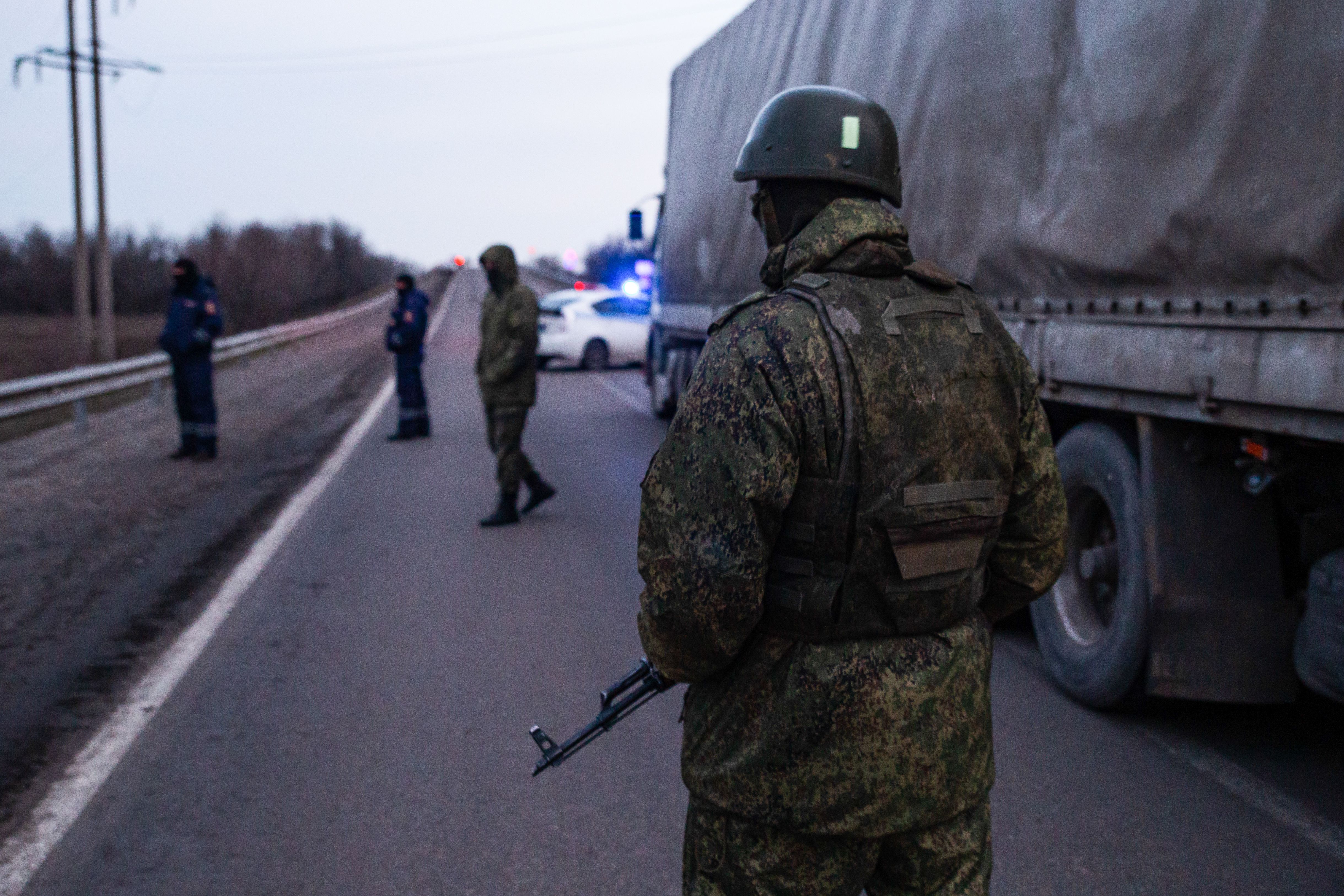 Донбасс сегодня граница. Обстановка на Украине сейчас. Вторжение на Украину. Форма российских военных на Украине. Армия ДНР.