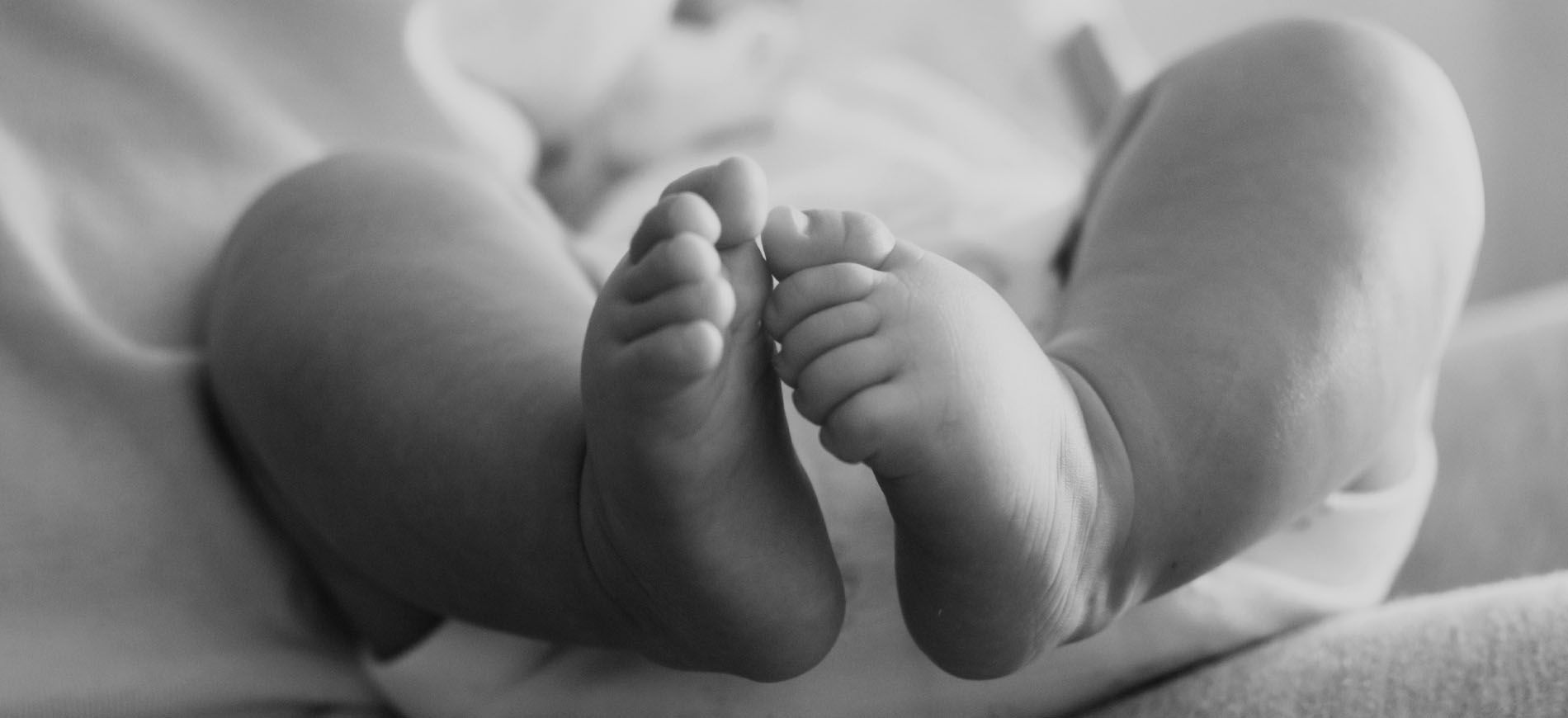 Полис обязательного страхования ребенка. Страхование новорожденного ребенка. Обязательное медицинское страхование брошюра. Страхового медицинского полиса ребенка. Полис для новорожденного.