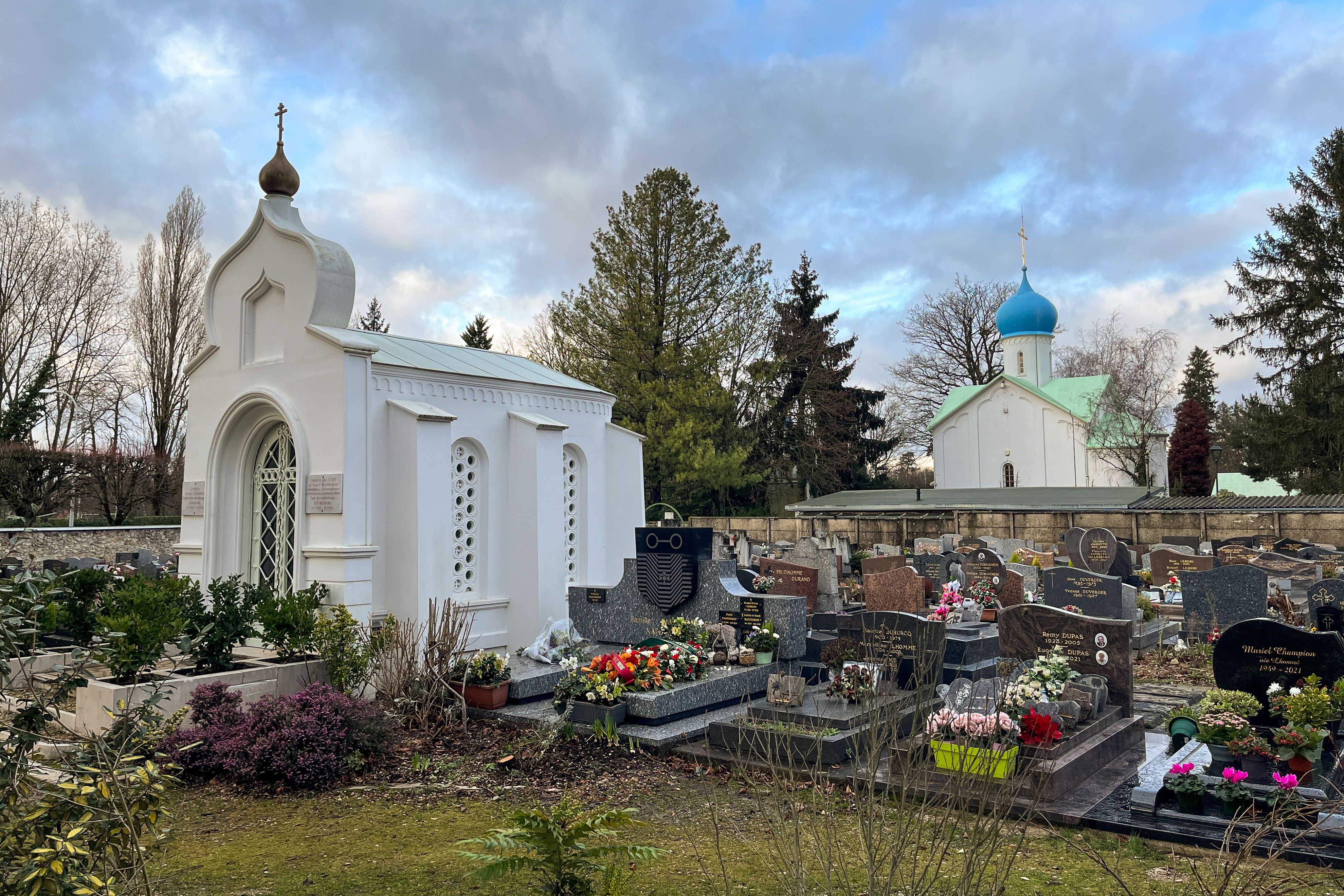 Кладбище сент женевьев де буа слушать