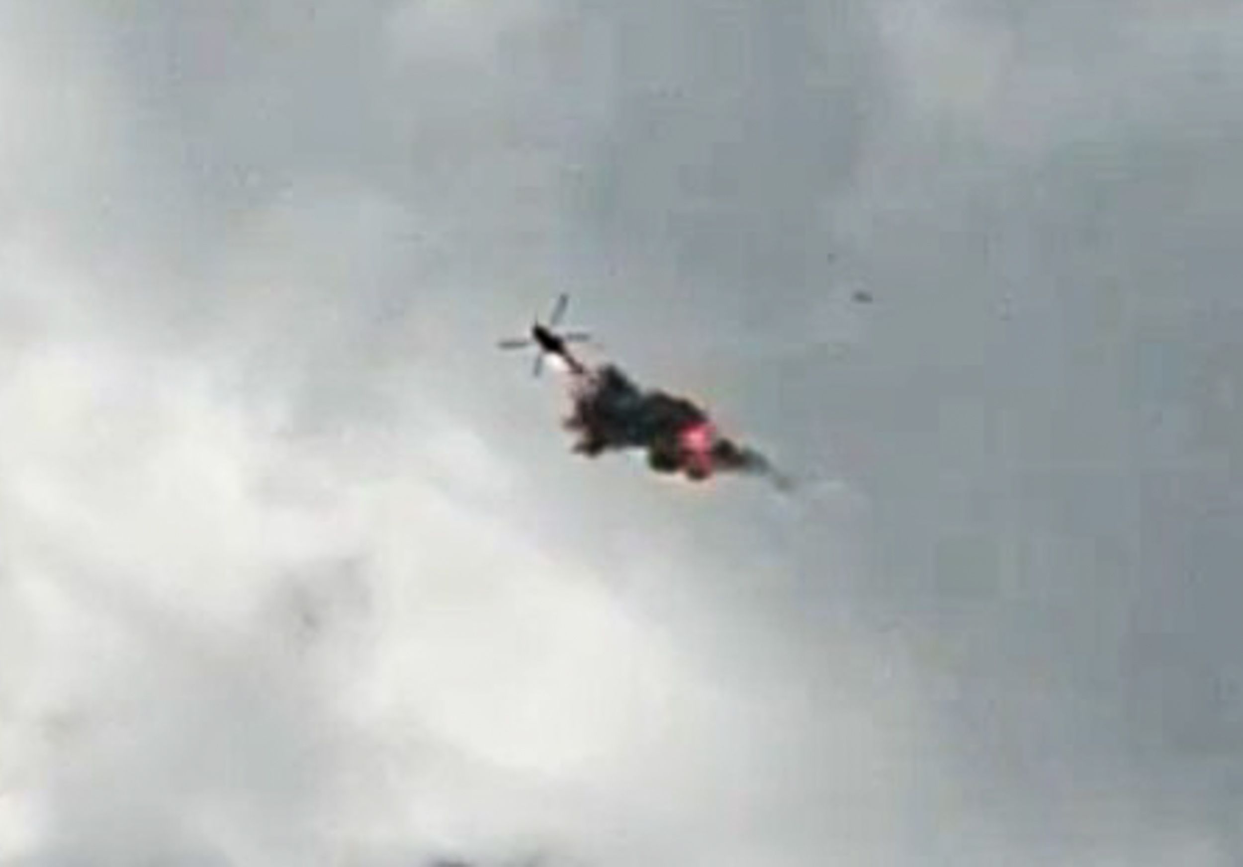 Сбит самолет а 50 в краснодарском крае. Сбитые самолеты и вертолеты в Брянской области. Истребитель в небе.