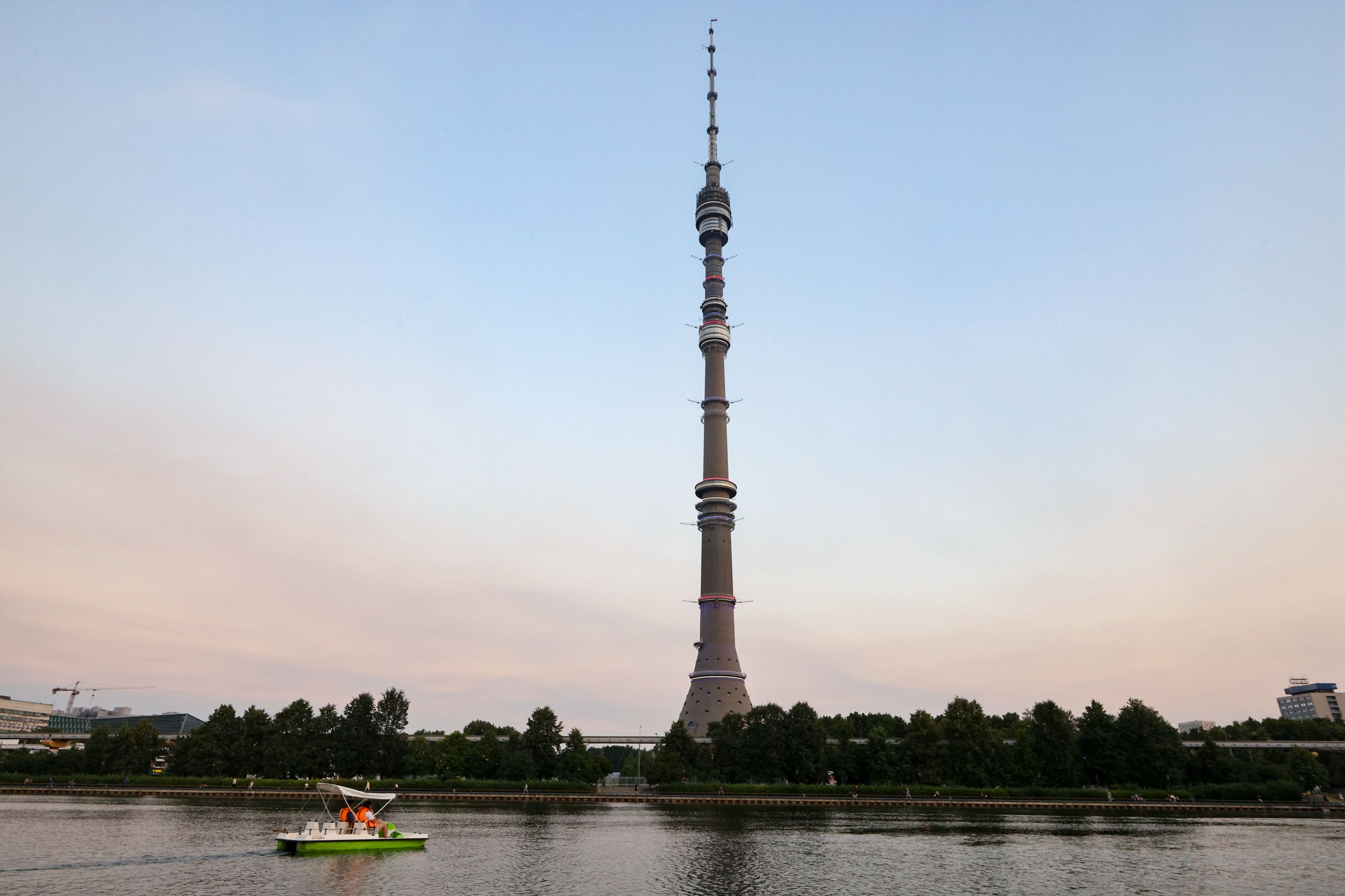 Почему останкинская башня. Останкинская телебашня. Останкинская телевизионная башня. Останкинская башня в Москве. Останкинская башня 540 метров.