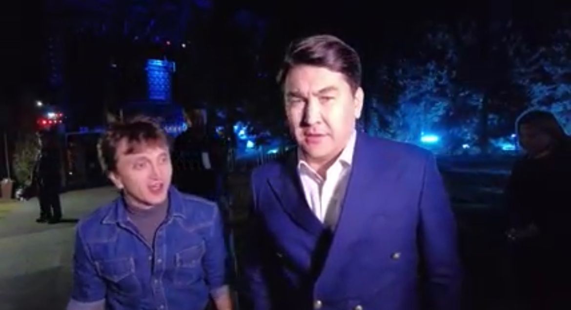 Шоу азамата мусагалиева с дороховым. Шоу с Азаматом и Дороховым