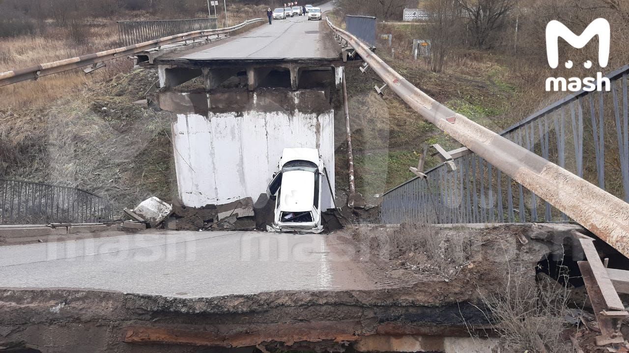 В Подмосковье рухнул мост через реку Пахра