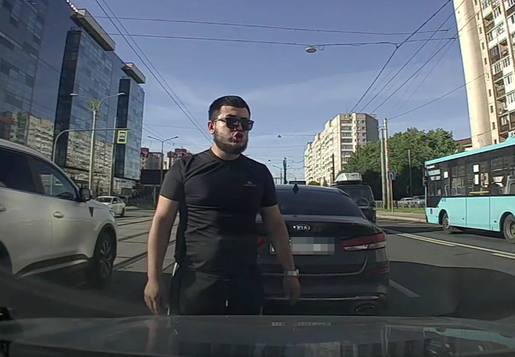 Неизвестный чуть не устроил несколько ДТП в Санкт-Петербурге