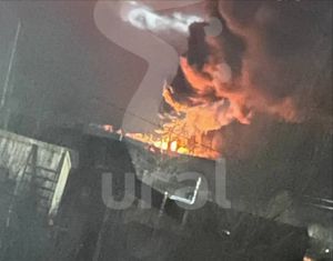 На перегоне между станциями Кордон и Шамары загорелись вагоны