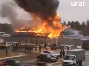 В Сургуте загорелось здание "Магнита"