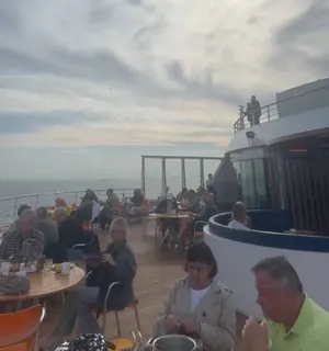 Пассажиры застрявшего у берегов Турции круизного лайнера назвали ситуацию "экстраординарной"