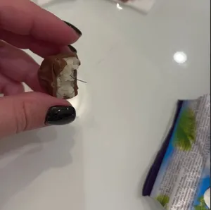 Жительнице Москвы попалась нитка внутри батончика "Баунти"