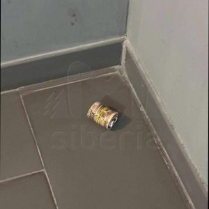 Пачку купюр с пугающей запиской нашли в новосибирской многоэтажке