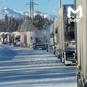 Участок трассы "Байкал" длиной 250 км перекрыли для грузовиков из-за огромного затора