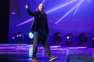 VIP-номер в отеле и пригласительные для друзей на концерт: появился райдер певца Лёши Свика