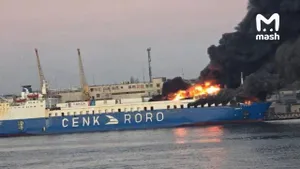 Грузовое судно Cenk T загорелось в порту Одессы