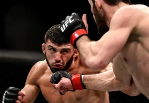 Арман Царукян заявил, что руководство UFC заранее предупредило его об исходе боя с Дэном Хукером