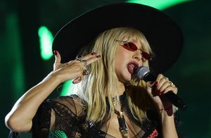 Светлану Лободу могут признать террористкой и экстремисткой после корпоратива для россиян