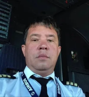 Один из пилотов, посадивших Airbus в пшеничном поле, вынужден работать таксистом, чтобы прокормить семью