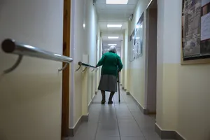 В пансионате в Новой Москве, откуда госпитализировали пациентов, связывали пенсионеров перед сном