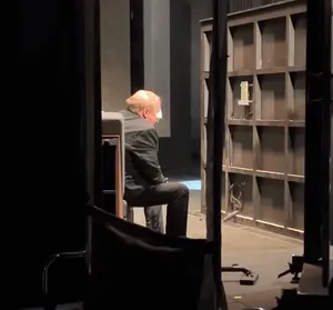 Появились эксклюзивные кадры с прогона нового спектакля с Михаилом Ефремовым