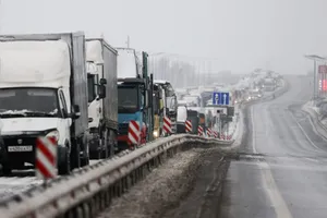 На трассе М-4 "Дон" в Тульской области образовалась пробка на 25 километров