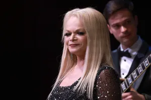 Долина подала заявку на регистрацию товарного знака "Лариса Долина Сохранить и приумножить"