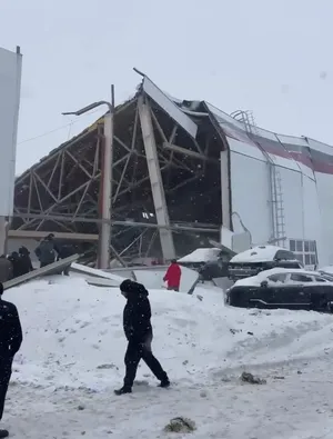 Появились первые кадры после обрушения крыши на заводе Evolute в Липецкой области