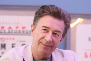 Певец Валерий Сюткин отказался сдавать блатные номера "АМР" со своего Mercedes