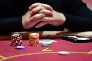 Клубы анонимных лудоманов начали обгонять рехабы в России