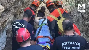 Туристка из России сорвалась с шестиметровой высоты около водопада в Турции