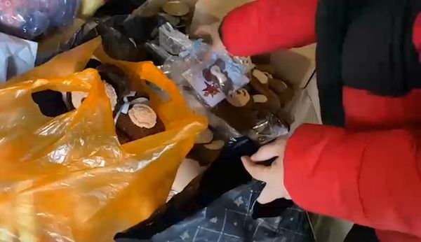 Таксисты из Азова возят гуманитарку на передовую