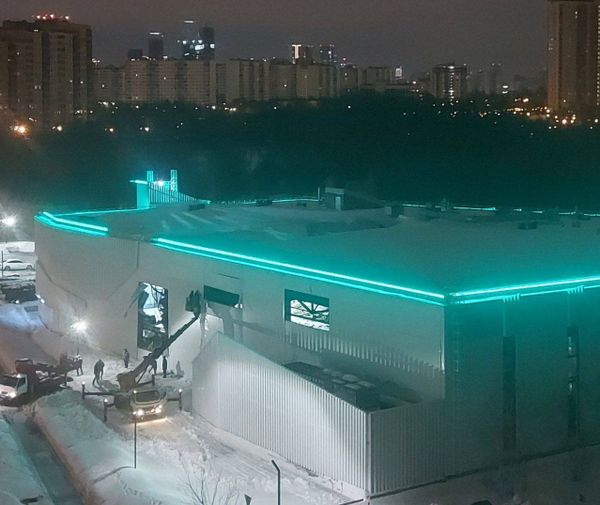 В Ледовом дворце имени Плющенко на юго-западе Москвы обвалилась мембранная кровля