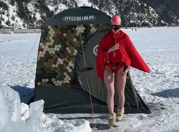 Спортсменка из Питера нырнула в Байкал на глубину 41 мет без гидрокостюма