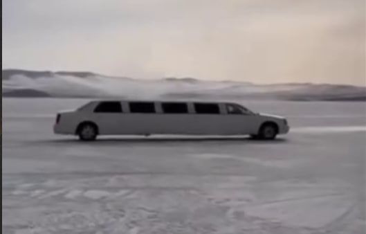 Экс-мэр Иркутска устроил дрифт-заезд по льду Байкала и выложил видео в соцсети