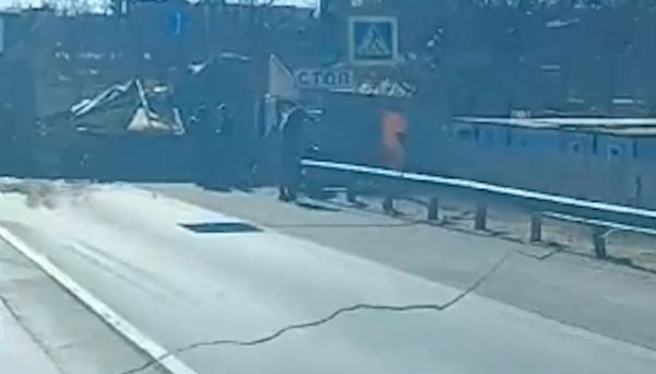 Четырёхкилометровая пробка собралась возле "Меги" из-за аварии