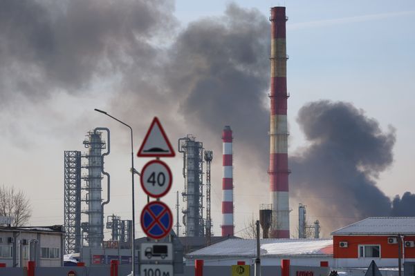 Дроны ВСУ атаковали нефтезавод в Рязани, власти сообщили о пострадавших