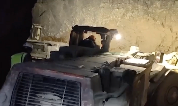 Спасение горняков из-под завалов в Амурской области продолжается