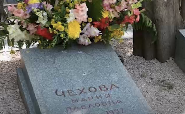 Власти Ялты больше десяти лет не могут восстановить украденное надгробие на могиле сестры Чехова