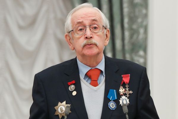 У народного артиста Василия Ливанова подозрение на онкологию