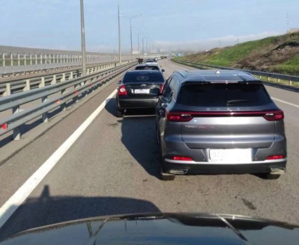 На подъезде к Крымскому мосту возникли огромные пробки