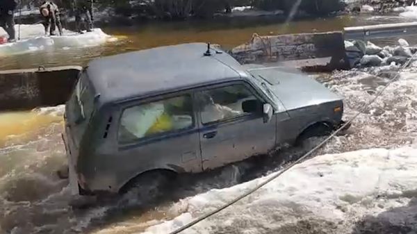 Река Кача затопила дорогу к нескольким СНТ в Емельяновском районе