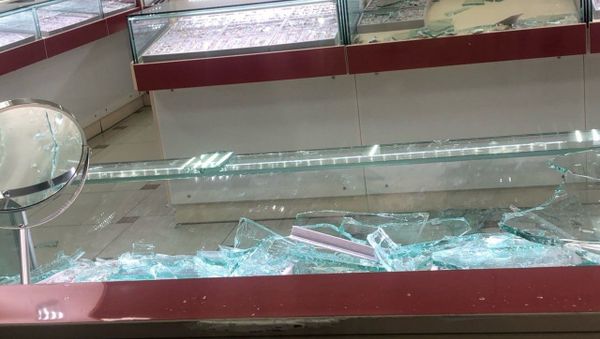 В Тульской области грабители вынесли из ювелирного магазина украшения на 20 миллионов рублей