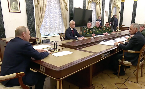 Путин представил Андрея Белоусова в должности министра обороны России