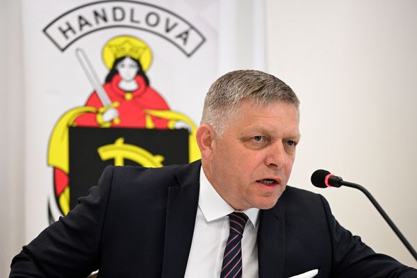 Момент покушения на премьера Словакии Фицо попал на видео