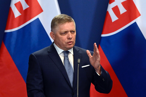 Премьер-министр Словакии Роберт Фицо ранен в ходе стрельбы