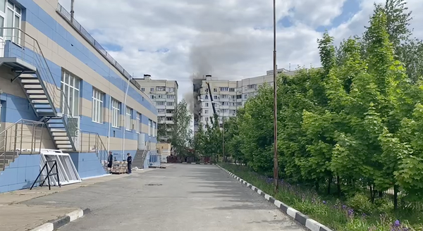 Во время демонтажа разрушенного подъезда в Белгороде возник пожар