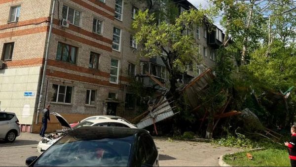 Ураганный ветер бушует в Хабаровске