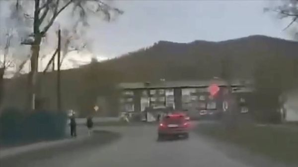 Появились кадры слюдянской погони за школьником из патрульной машины