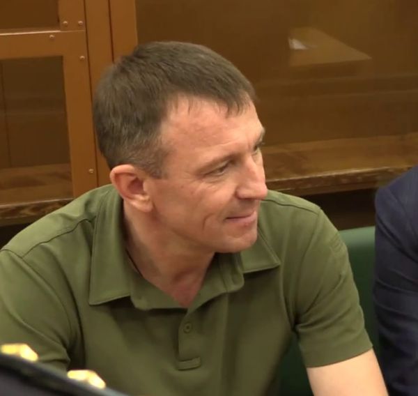 Суд оставил в СИЗО генерал-майора Ивана Попова